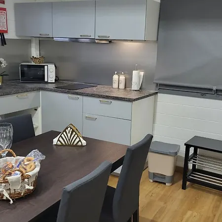 Joe & Vera's * Isola Corvo