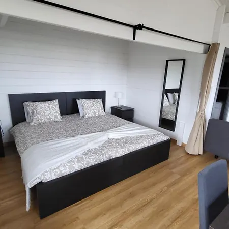 Joe & Vera's * Isola Corvo