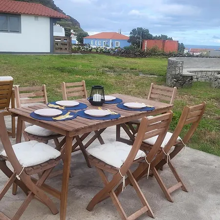 Joe & Vera's Corvo-Insel